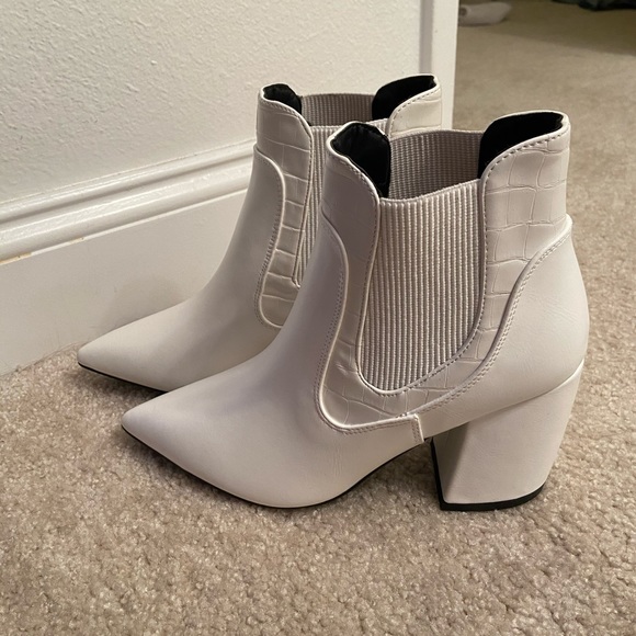 Qupid Shoes - White booties